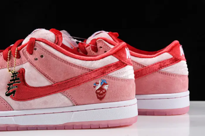 Nike Dunk SB Low strangelove skateboards 