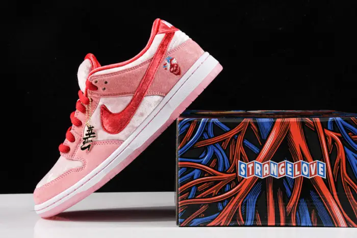 Nike Dunk SB Low strangelove skateboards 