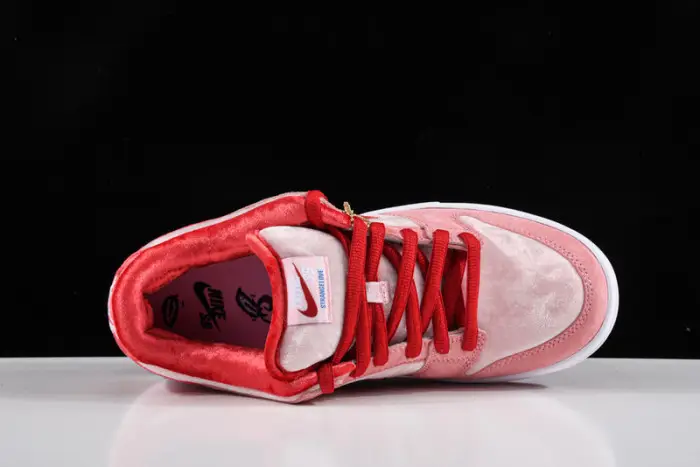 Nike Dunk SB Low strangelove skateboards 