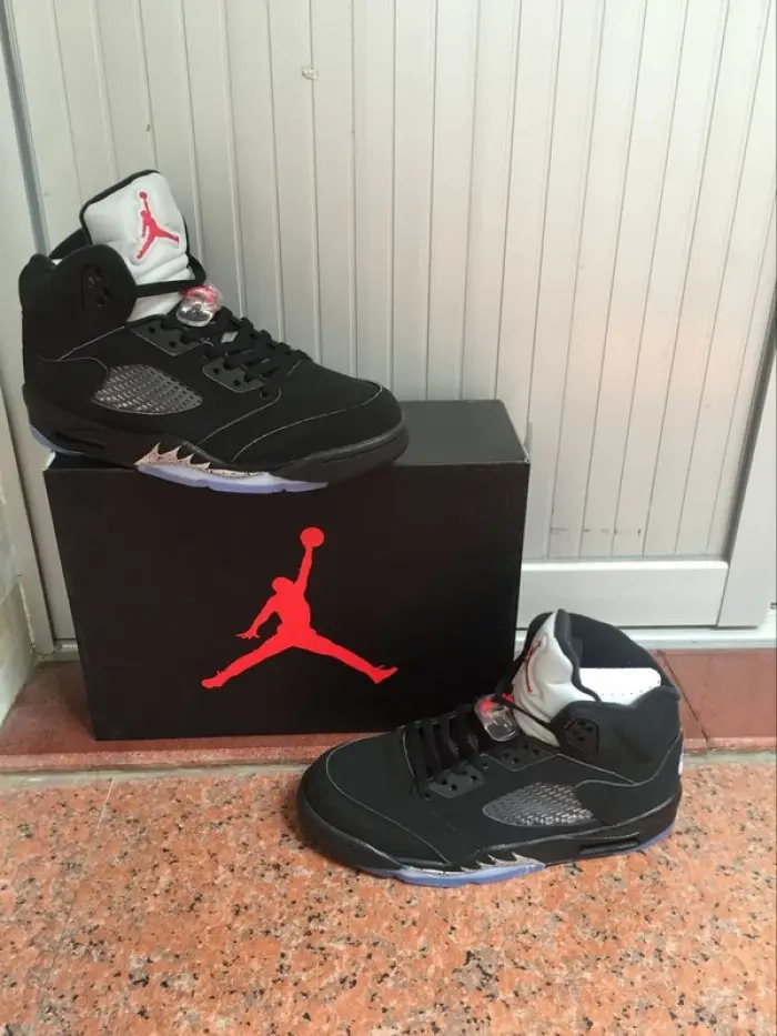 Jordan 5 Retro Black Metallic -845035-003 