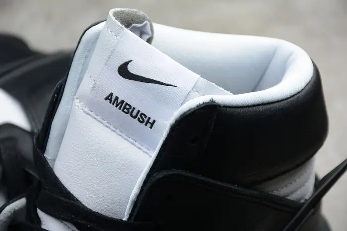 NIKE SB DUNK HIGH Ambush Black White 
