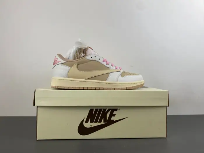 Travis Scott x Air Jordan 1 Low -DM7866-106 