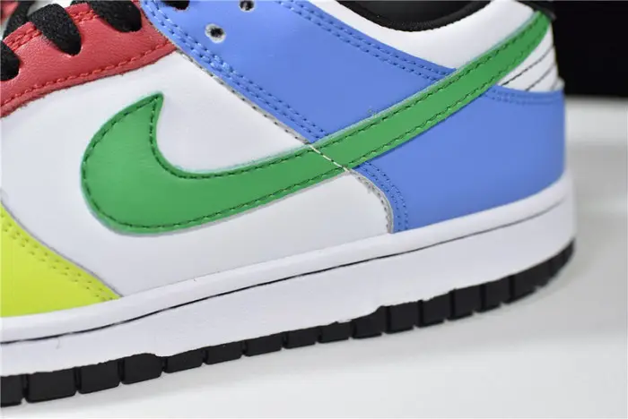 NIKE SB DUNK LOW GREEN STRIKE 
