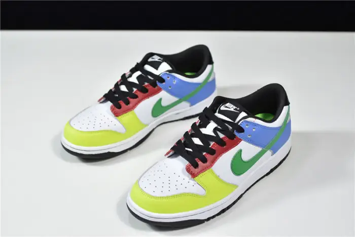 NIKE SB DUNK LOW GREEN STRIKE 