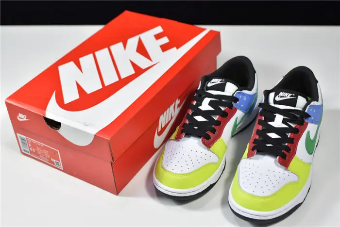 NIKE SB DUNK LOW GREEN STRIKE 