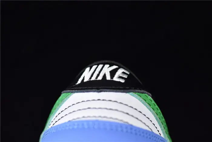 NIKE SB DUNK LOW GREEN STRIKE 