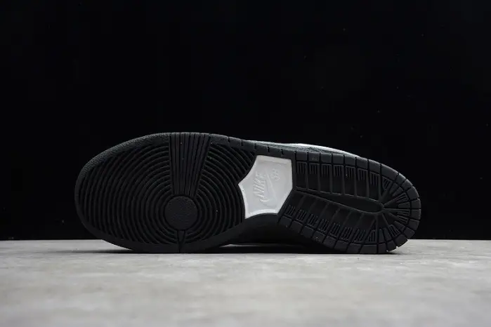 Nike SB Dunk Low Yin Yang