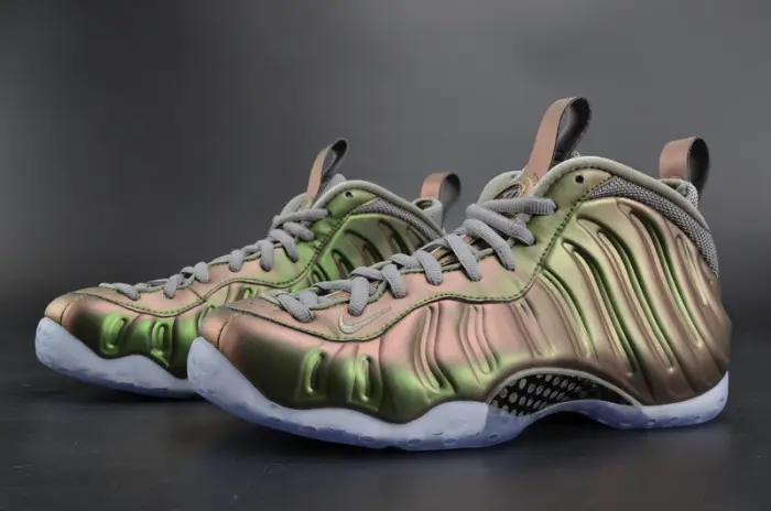 Nike Air Foamposite One “Shine”  Dark Stucco  black 