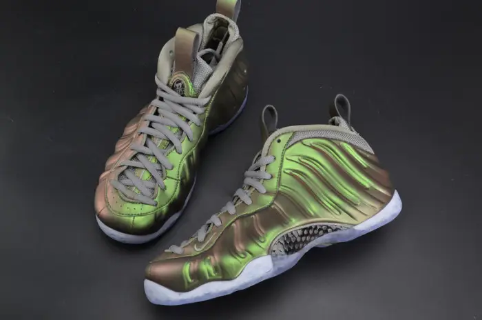Nike Air Foamposite One “Shine”  Dark Stucco  black 