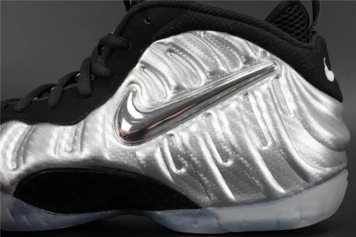 Nike Air Foamposite Pro PRM “Silver Surfer” metallic silver mens 