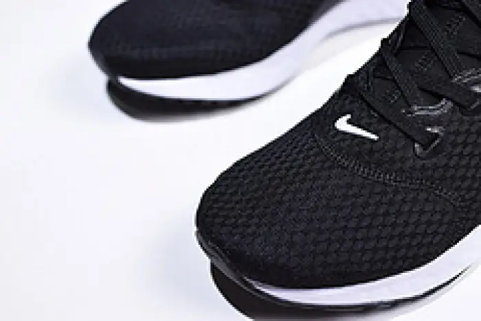 Nike Epic React Flyknit black and white 