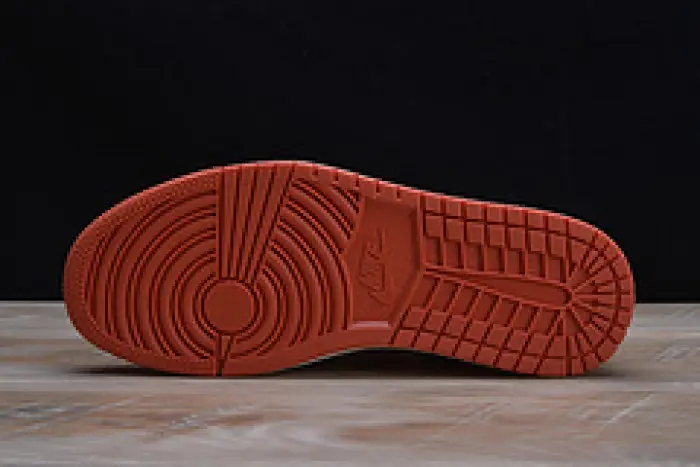 2018 Air Jordan 1 Retro High OG  Vintage Coral Sail 