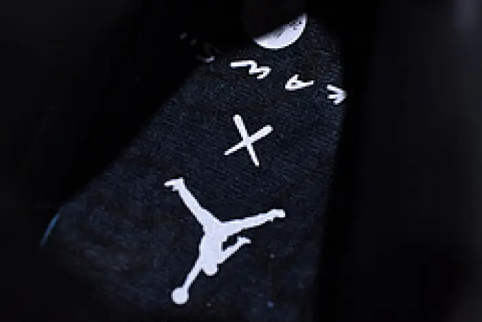 Nike Air Jordan 4 retro kaws black 930155-001 