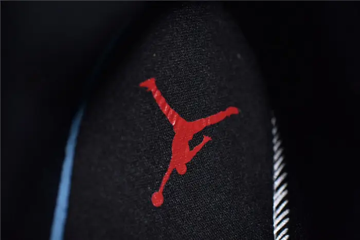 AIR JORDAN 1 MID Chicago 