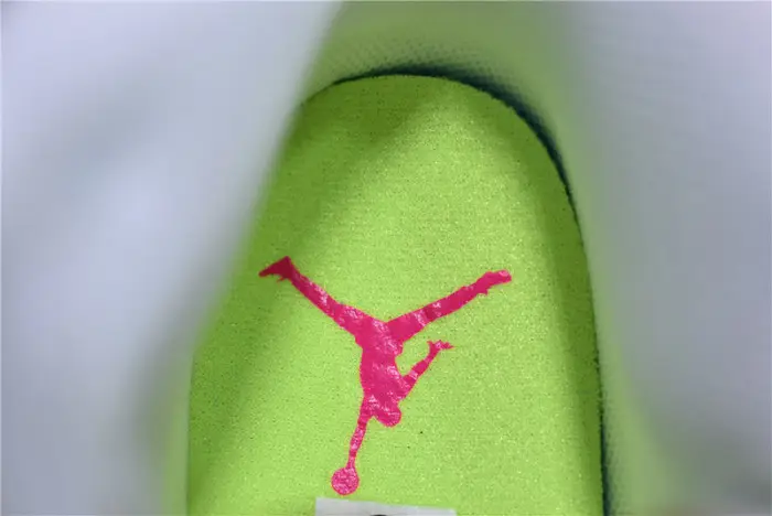 Air Jordan 1 Mid SE GS 'Edge Glow' 