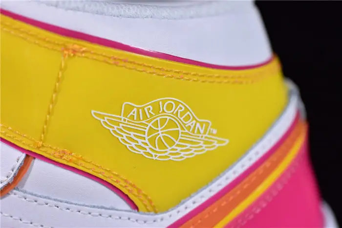 Air Jordan 1 Mid SE GS 'Edge Glow' 