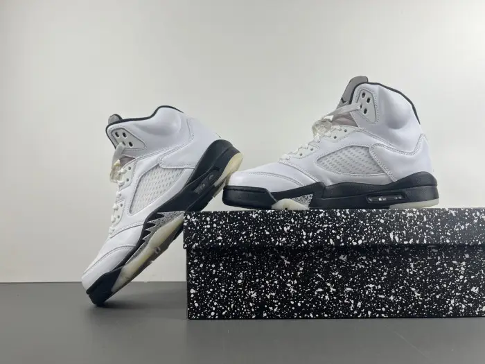 Air Jordan 5 Retro "White and Black"-DD0587-110 