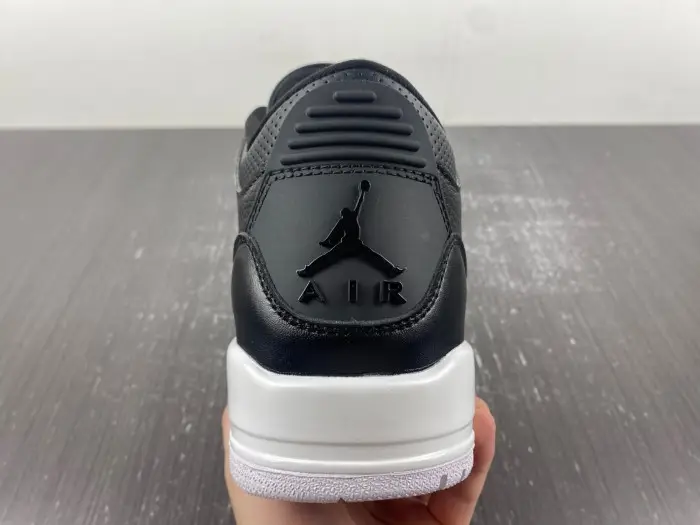Nike Air Jordan Retro 3-136064-020 