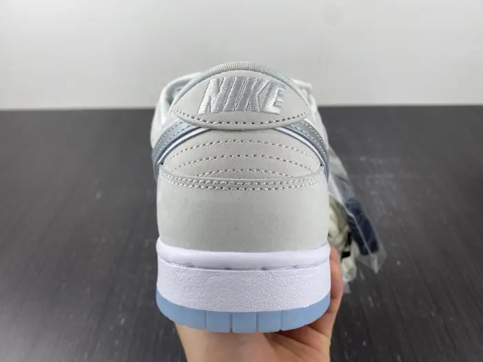 Nike SB Dunk Low White Lobster (Friends and Family)-