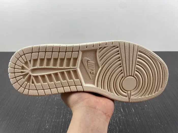 Travis Scott x Air Jordan 1 Low-666666-666 
