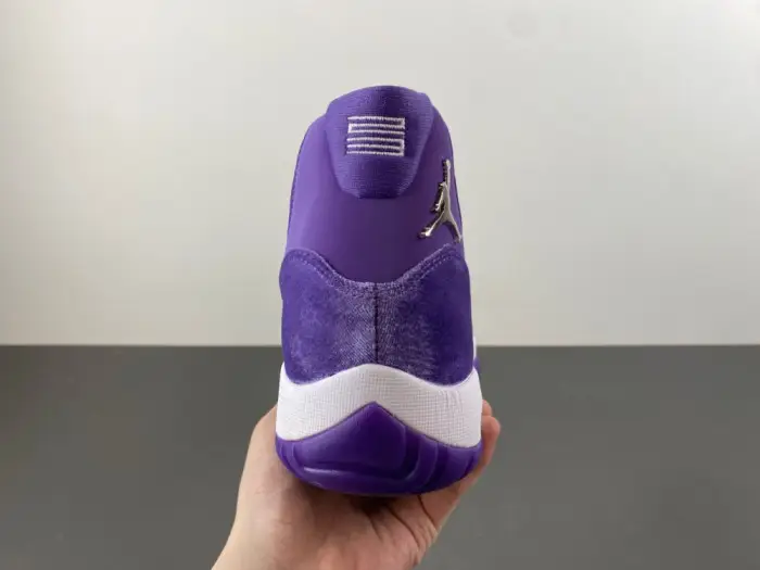 Air Jordan 11-CT8012-555 